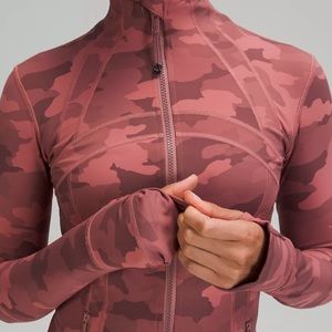 Perfect condition lulu lemon jacket!Only worn once-fresh dry cleaned.Looks new